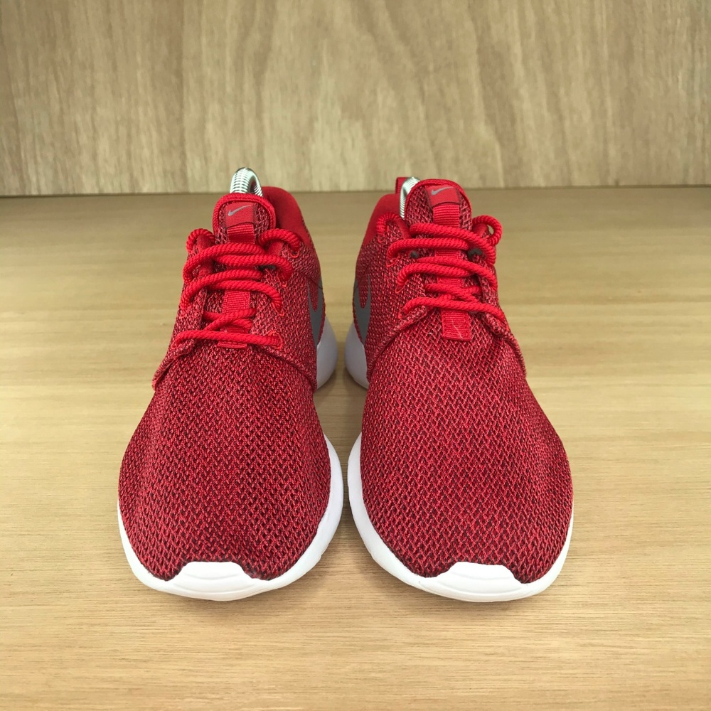 NIB Nike Roshe One Gym Red - Picture 2 of 8